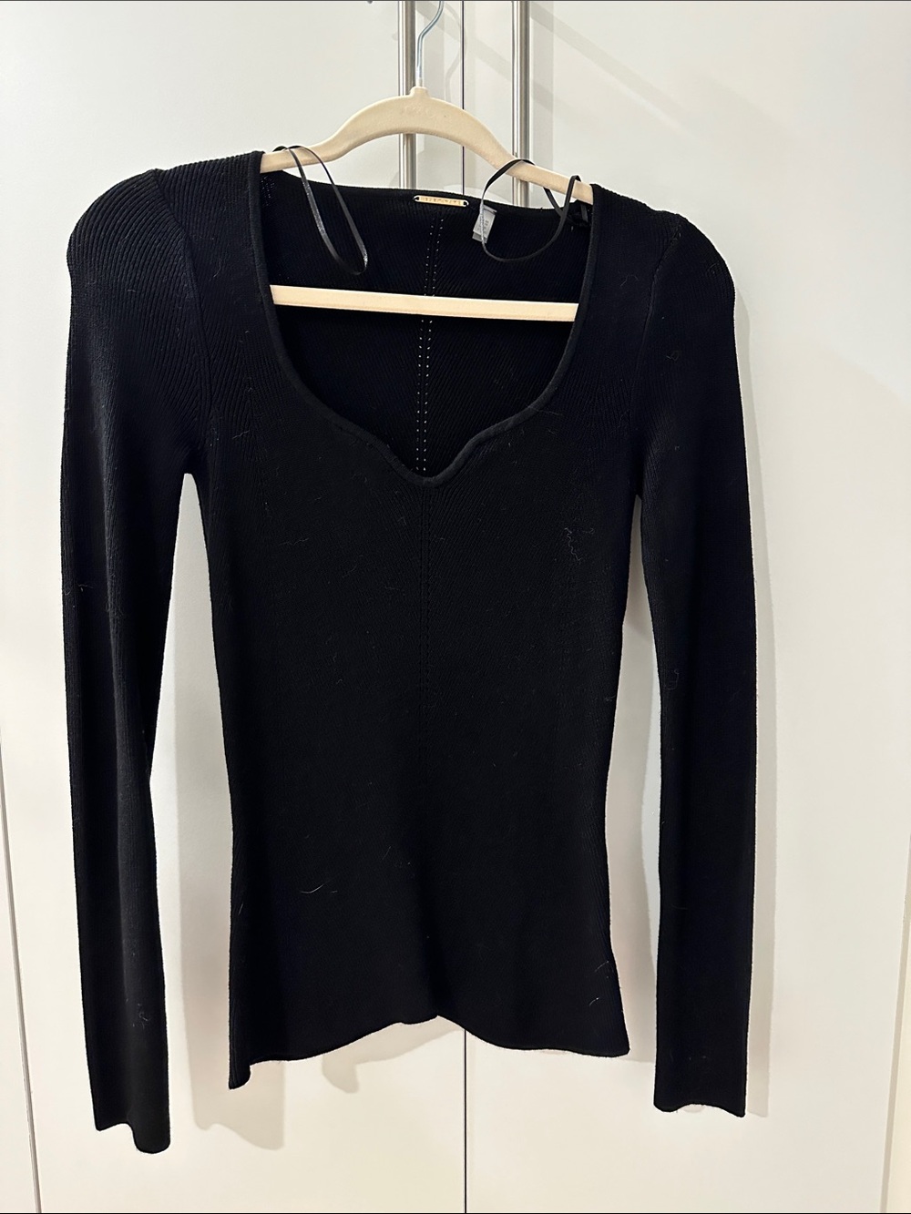 Worn once. Elie Tahari Ribbed V-Neck Long Sleeve knit Top